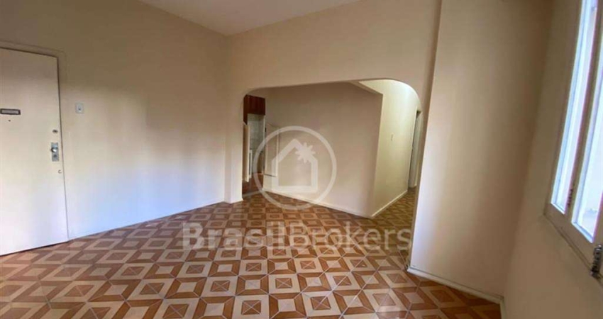 Charmoso apartamento na quadra da praia do Flamengo