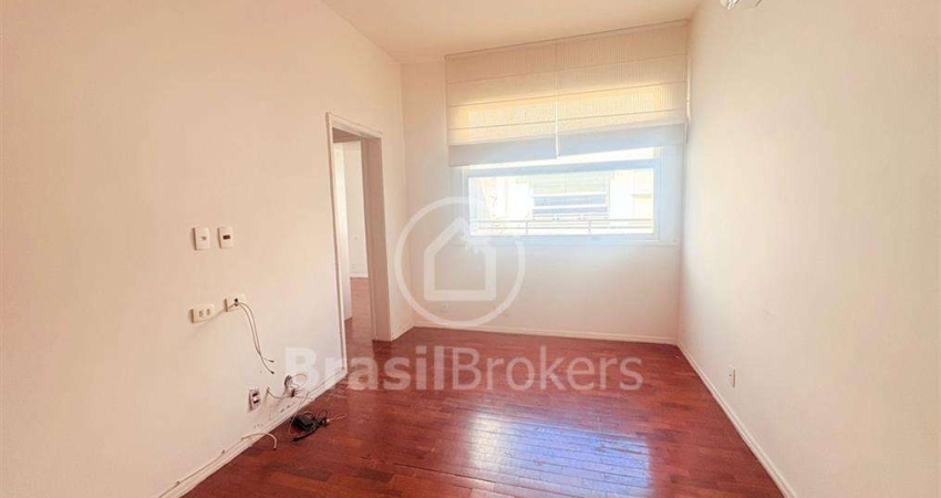 2 Quartos e 1 vaga de garagem na escritura! Rua Décio Vilares.