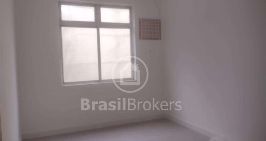 Apartamento, 65m² de fundos - Catete- Rio de Janeiro