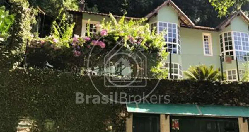 Casa à venda com 250,00m² e 5 quartos em cosme velho, rio de janeiro - rj