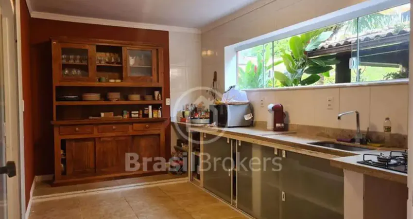 Casa com 6 quartos à venda na Rua dos Bambuzais, Nova Angra (Cunhambebe), Angra dos Reis