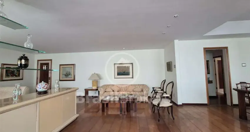 Apartamento à venda com 3 quartos  em localizacao privilegiada em copacabana