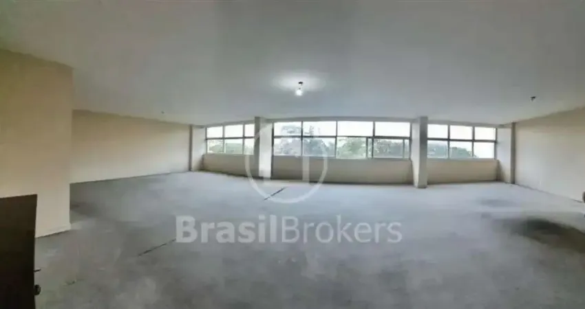 Apartamento na avenida rui barbosa. 3 quartos e 3 vagas de garagem