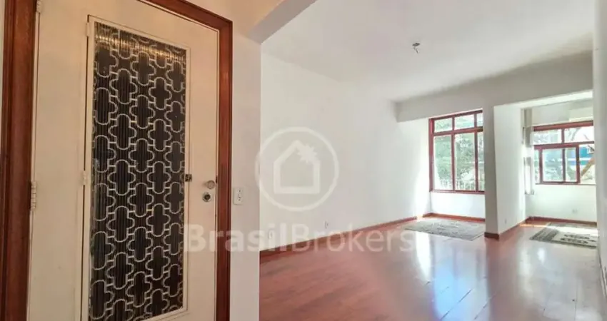 Apartamento 2 quartos com dependência na rua santa clara em copacabana