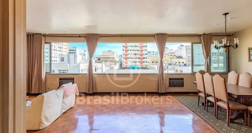 Excelente apartamento de frente, prédio em centro de terreno, andar alto com 180 m2