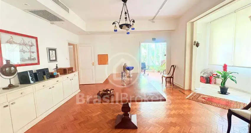 Apartamento 4 quartos, 2 suítes e 1 vaga de garagem no bairro do flamengo