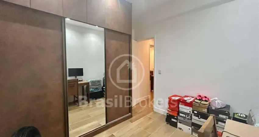 Apartamento reformadíssimo à venda em Laranjeiras, 2 quartos, 2 banheiros,
