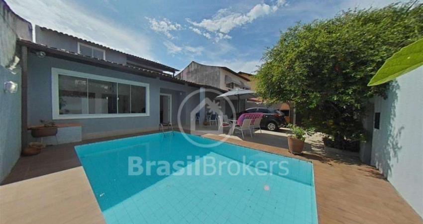 Linda Casa em condomínio fechado