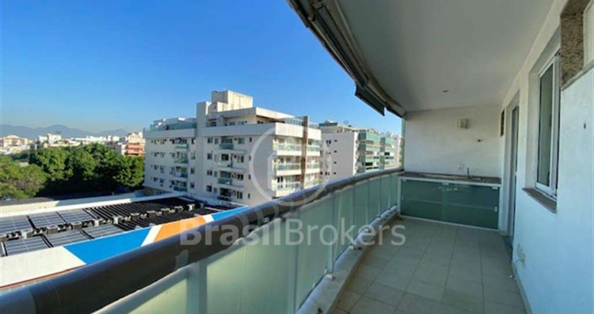 Excelente apartamento de 04 quartos na rua mais procurada da Freguesia com total infraestrutura.