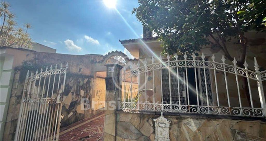 Ótima Casa de frente de rua LINEAR, sol da manhã, 05 quartos, localização privilegiada no bairro Anil.