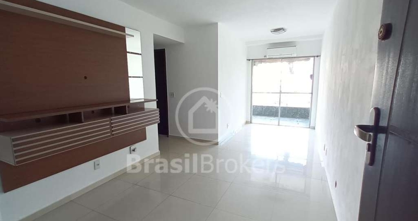 Apartamento 2 Dormitórios com suite e Varanda e 2 banheiros