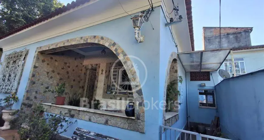 Casa ampla e bem localizada em Tanque