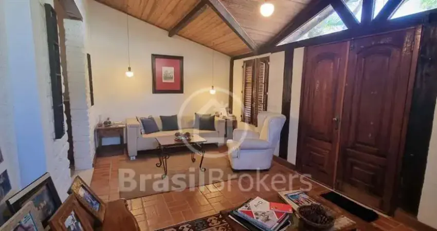 Excelente casa em condomínio Bosque dos Esquilos
