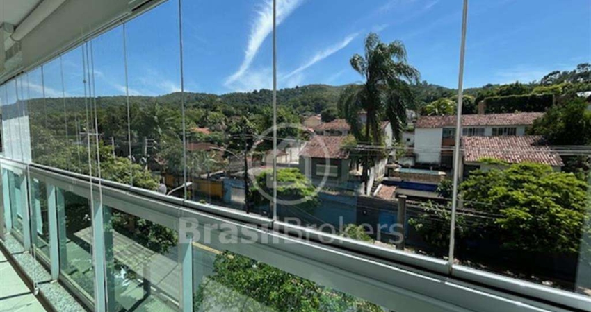 Excelente apartamento todo reformado em condomínio fechado, sol da manhã com vista para montanhas..