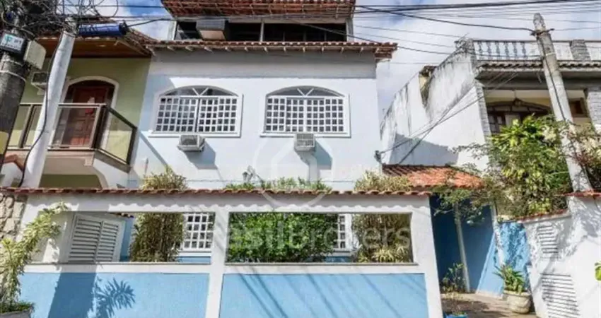Casa Triplex em Condomínio - Taquara - 5 Quartos - 189m² - 3 Banheiros - 1 Suíte - 2 Vagas