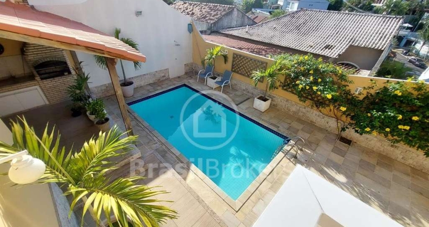 Casa de Condomínio à venda com 313,00m² e 4 quartos em Anil, Rio de Janeiro - rj