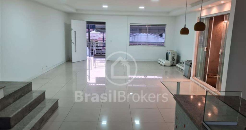 Casas de Condomínio à venda com 206m² e 5 quartos em Anil