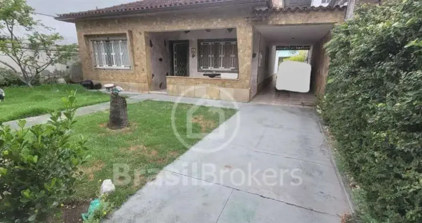 Casa Linear centro terreno com  372m²