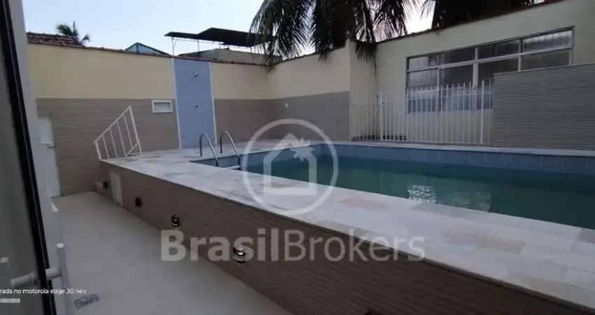 Duas casas à venda independentes com 225,00m² e 6 quartos em Realengo, Rio de Janeiro - rj