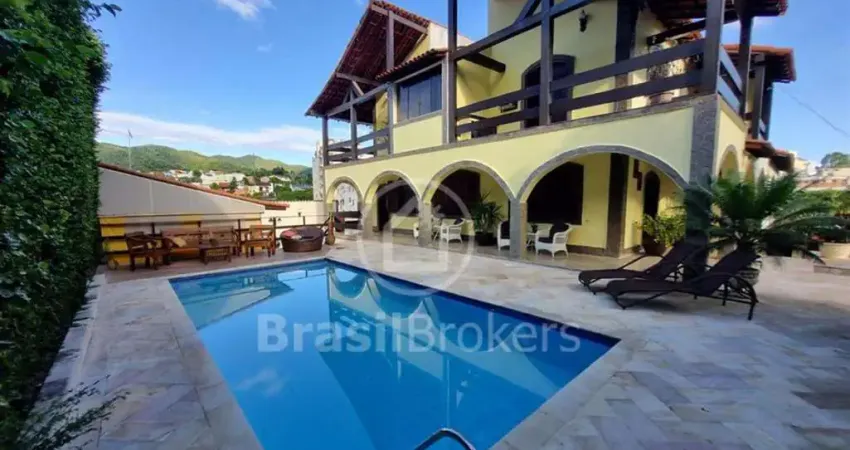 Casa à venda com 351,00m² e 4 quartos em Pechincha, Rio de Janeiro - rj
