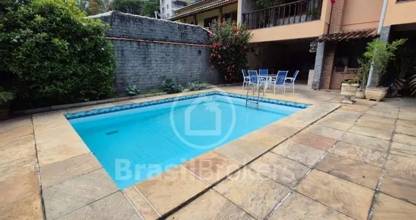 Casa 5 quartos sendo 4 suítes no condomínio paraíso na freguesia!