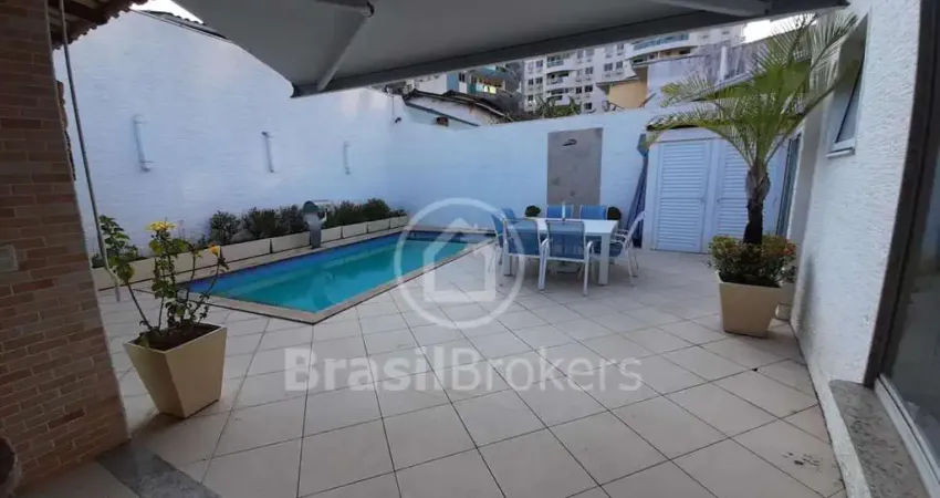 Casa à venda com 209 m² Área Construída e  440,00 m² de terreno com 3 quartos em Freguesia (Jacarepaguá), Rio de Janeiro - rj