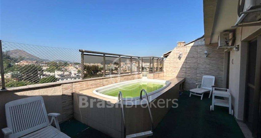 Excelente cobertura duplex em condomínio com total infraestrutura.