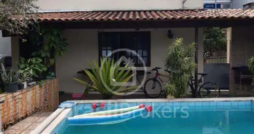 Casa à venda com 360,00m² e 3 quartos em Campo Grande, Rio de Janeiro - rj