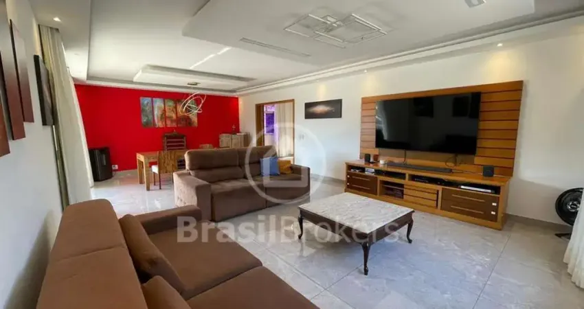 Apartamento 4 Dormitório com Dependência de Empregada completa