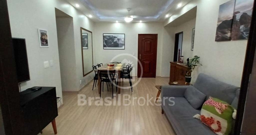 Apartamento 3 Dormitórios 1 suite com Varanda e Dependência de Empregada