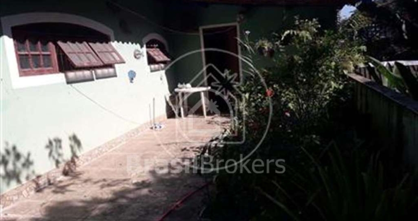 Casa 3 quartos, sendo 1 suíte