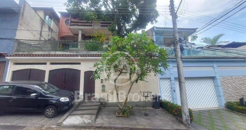 Casa de Condomínio 4 quartos, sendo 1 suíte