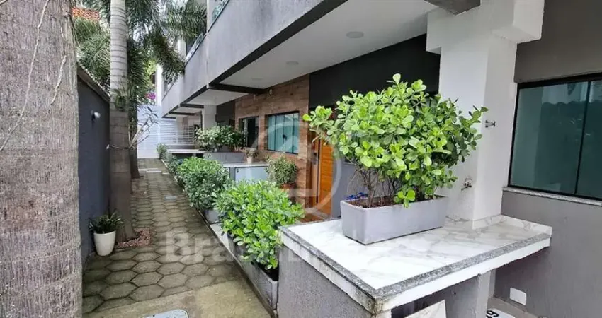 OPORTUNIDADE: excelente casa triplex com área gourmet e churrasqueira.