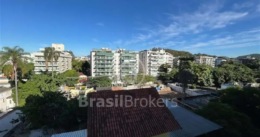 Ótimo apartamento aconchegante e completo na Freguesia na rua mais procurada e valorizada do bairro em condomínio fechado.