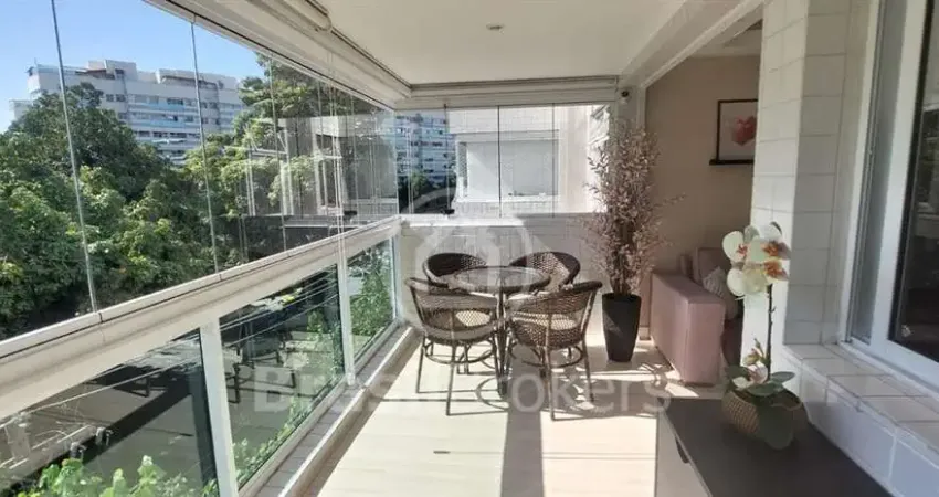 More em um apartamento maravilhoso em frente a Praça McGregor