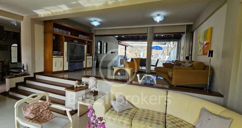 Excelente casa duplex em condomínio no Anil