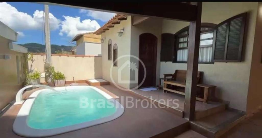 Execelente casa duplex no bairro Carolina
