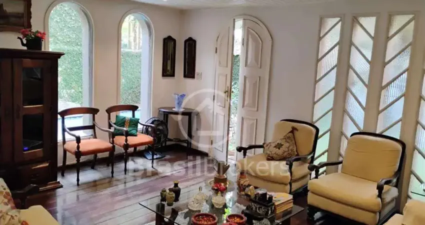 Casa duplex, condomínio fechado, 3 quartos e varandas á venda na freguesia jacrepaguá