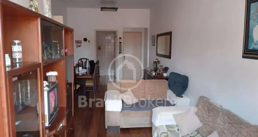 Apartamento à venda com 95,00 m² , 2 quartos e dependência completa de empregada