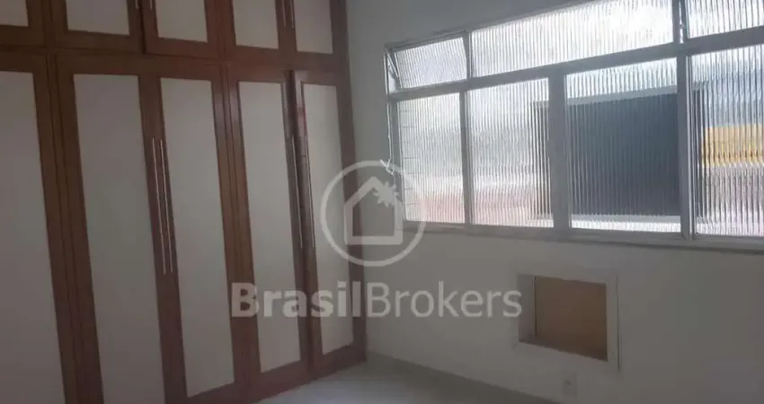 Ótimo apartamento, sala dois quartos, totalmente reformado