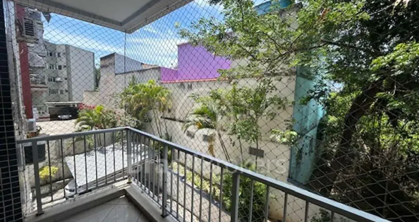 Apartamento 3 quartos em condomínio fechado com total infraestrutura e localização privilegiada no bairro.