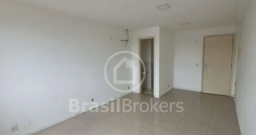 Sala comercial com 1 sala à venda na Estrada do Tindiba, Taquara, Rio de Janeiro