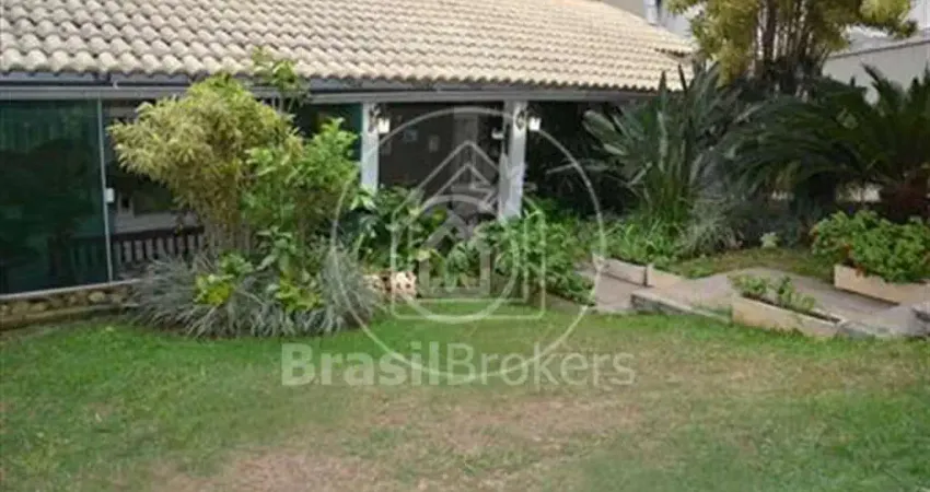 Casa à venda com 320,00m² e 5 quartos em jardim guanabara, rio de janeiro - rj