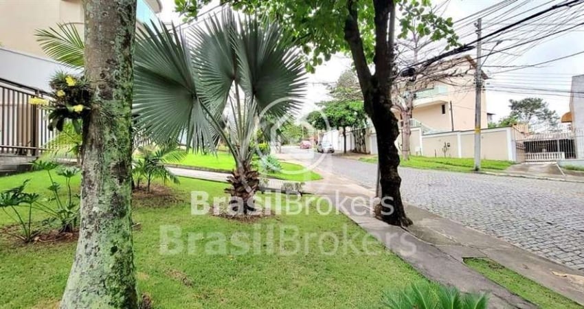 Casa à venda com 240,00m² e 4 quartos em Jardim Carioca, Rio de Janeiro - rj