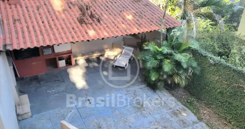 Casa em Condomínio - Jardim Guanabara- 3quartos sendo uma suíte