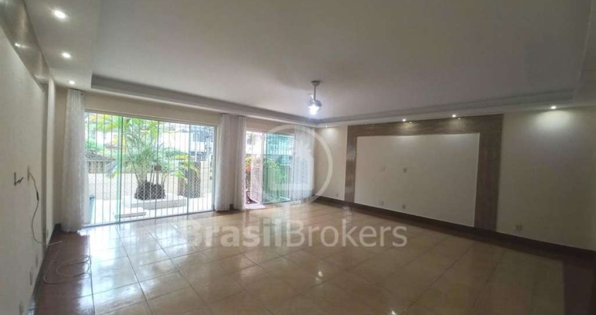 EXCELENTE CASA COM PISCINA PRÓXIMA AO SHOPPING ILHA PLAZA