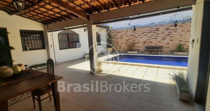Casa à venda com 238,00m² e 3 quartos em Pitangueiras, Rio de Janeiro - rj