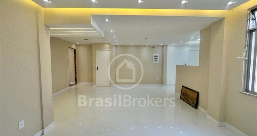 Apartamento totalmente modernizado acabamentos 1a. linha em excelente localização.