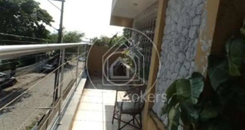 Casa à venda com 301,00m² e 5 quartos em Pitangueiras, Rio de Janeiro - rj
