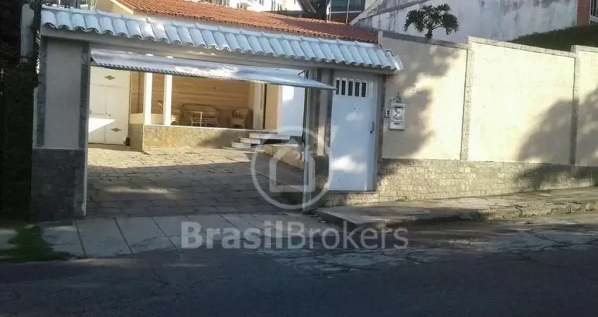 Casa à venda com 690,00m² e 4 quartos em Jardim Guanabara, Rio de Janeiro - rj